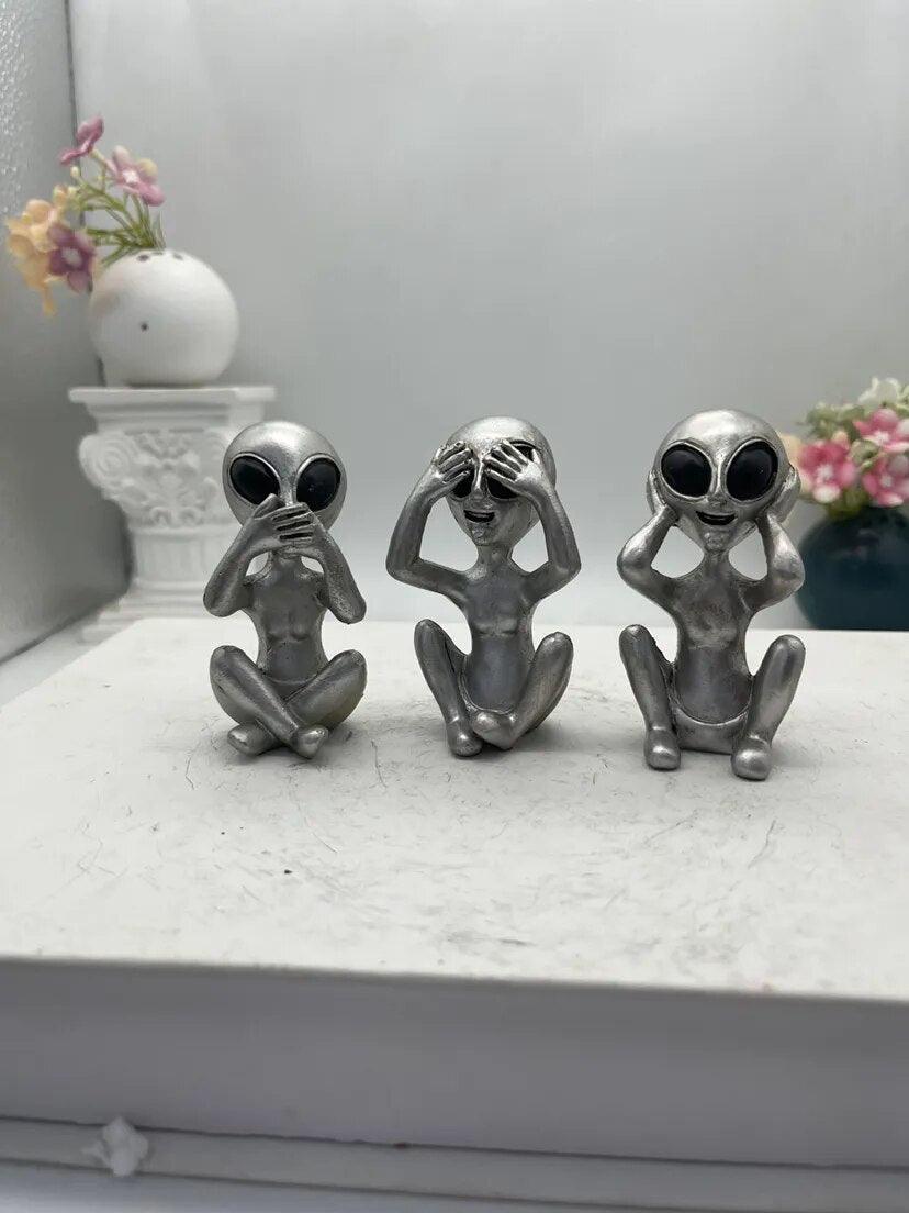 New Outer Space Alien Accessories Statue Martians Garden Figurine Set