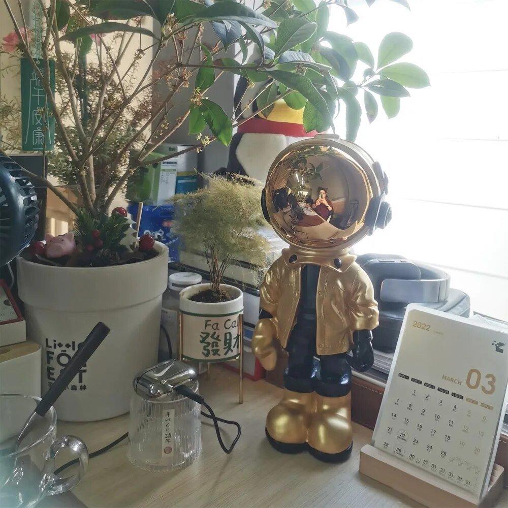 ARTLOVIN Creative Resin Cartoon Astronaut Statues Home Decoration - MaxwellVerBeek.com